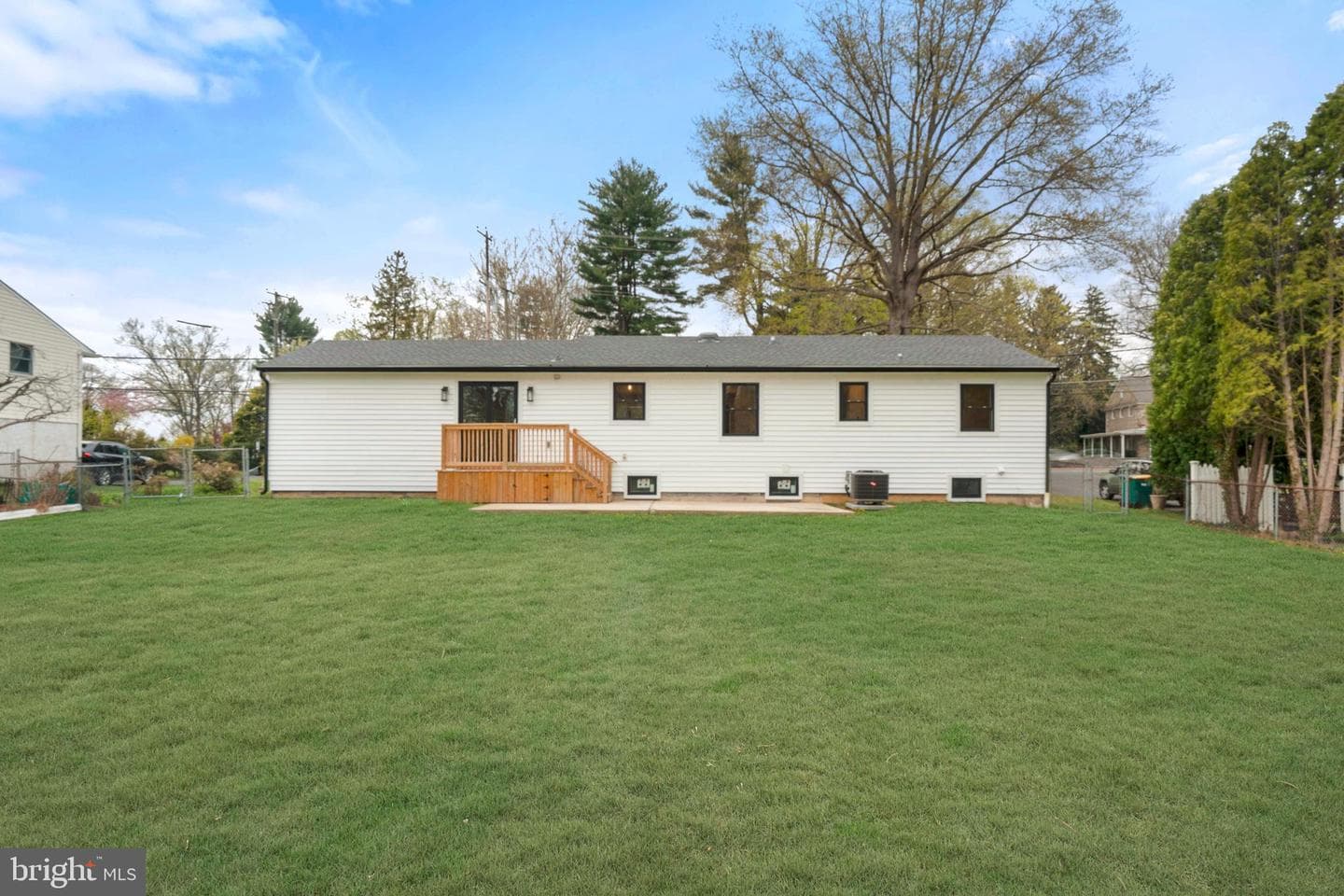 528 W Maple Avenue photo 4