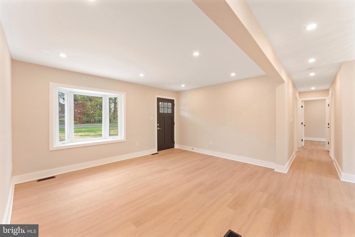 528 W Maple Avenue photo 8