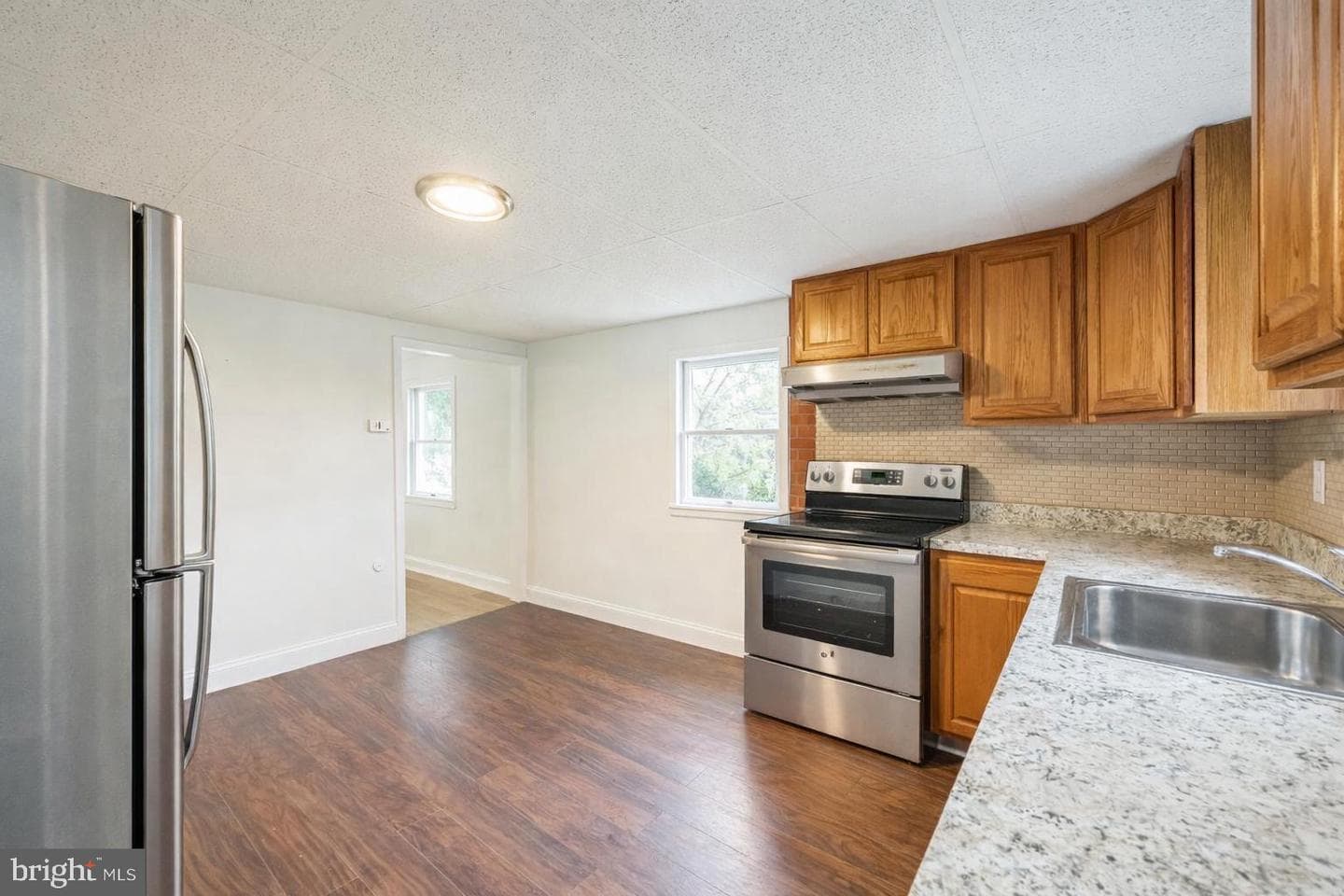541 Wicker Avenue photo 3