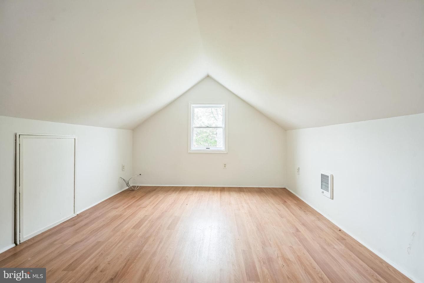 541 Wicker Avenue photo 9