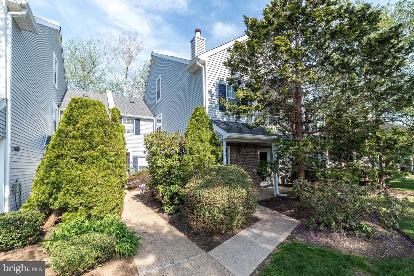 409 Society Place photo 2