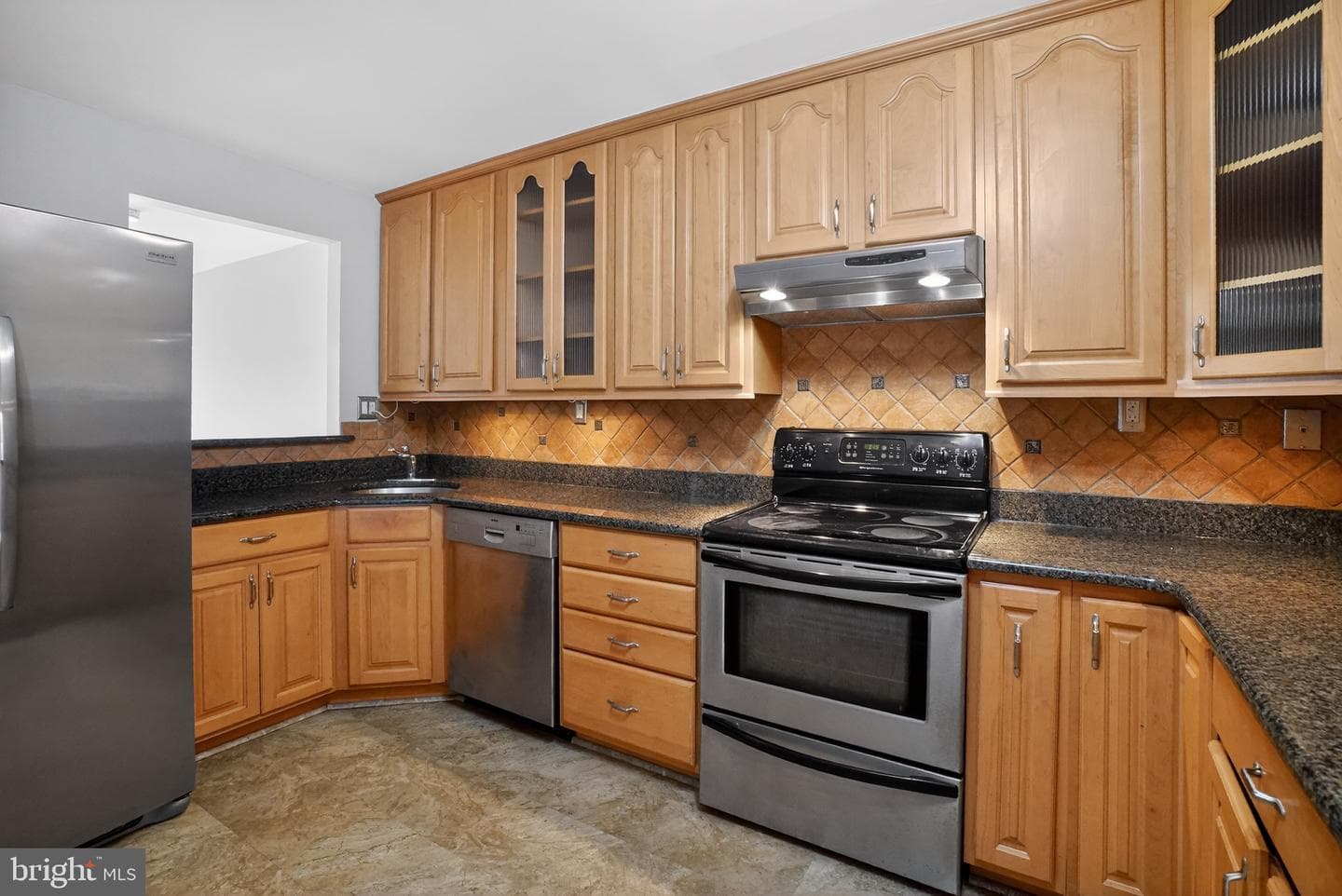 16012 Beacon Hill Drive photo 9
