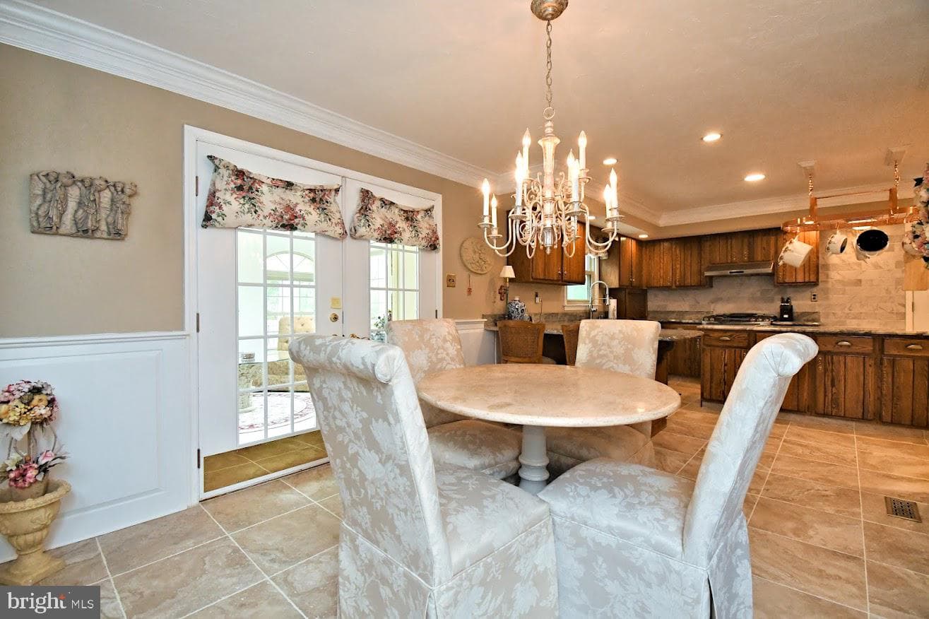 695 Friar Drive photo 14
