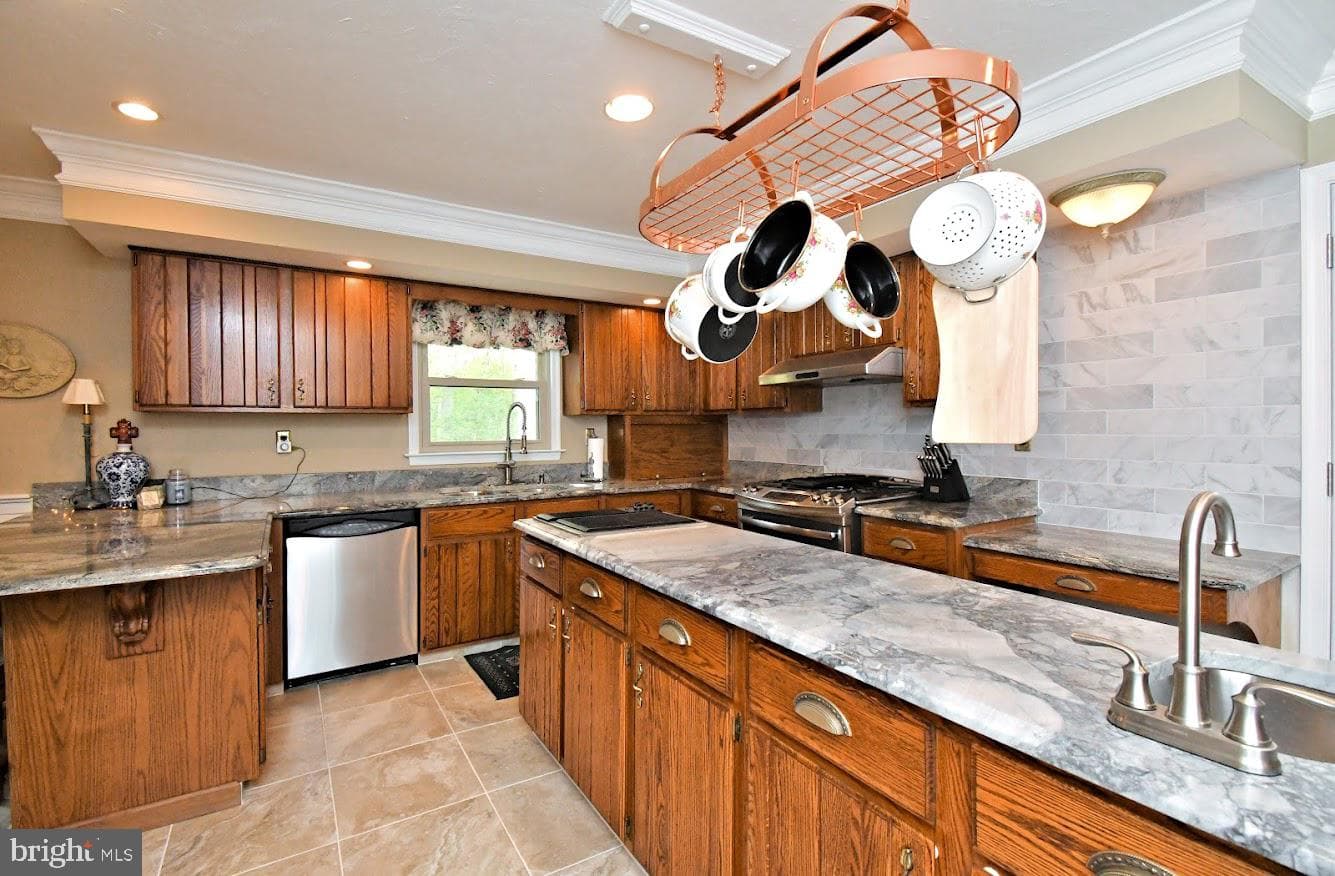 695 Friar Drive photo 19