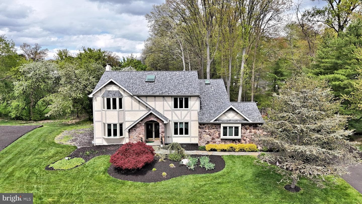 695 Friar Drive photo 3