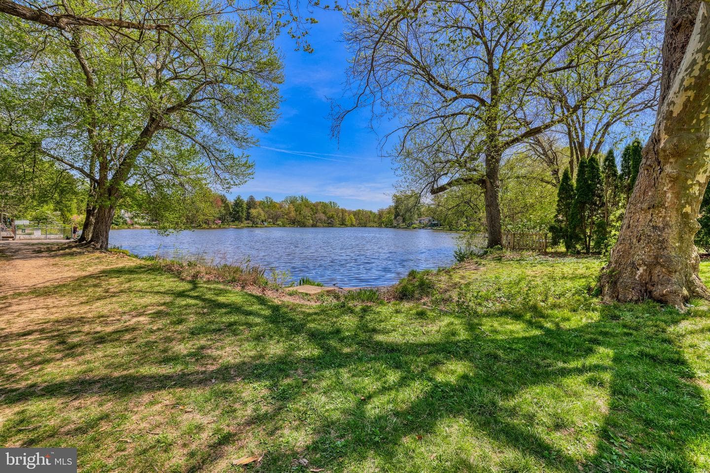 2323 Lakeview Drive