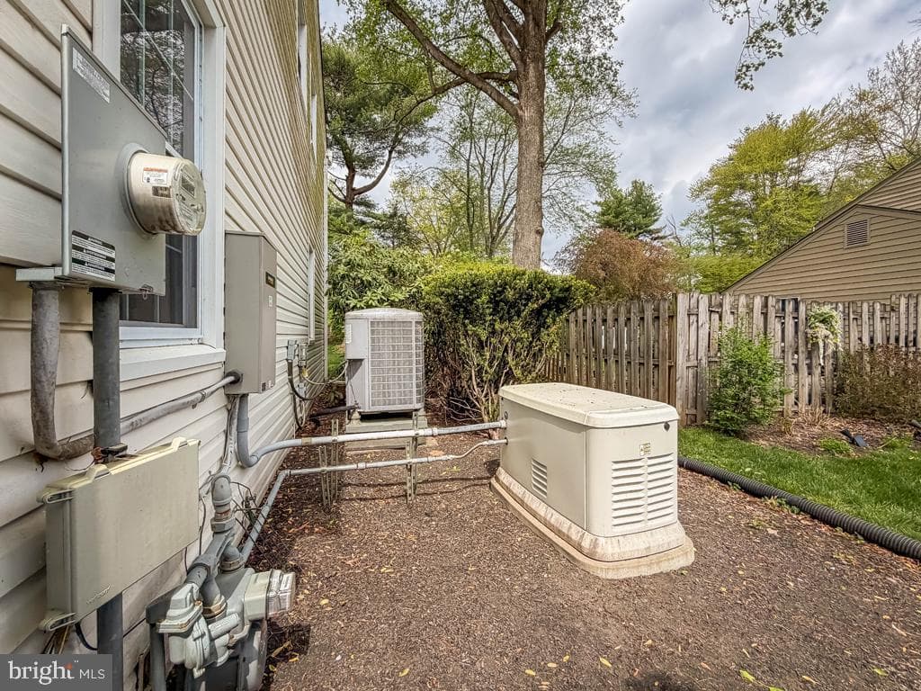 350 Richard Road photo 36