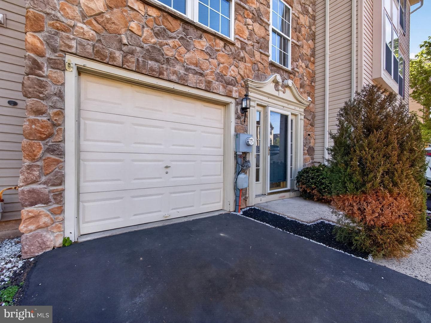 207 Windsor Court photo 3