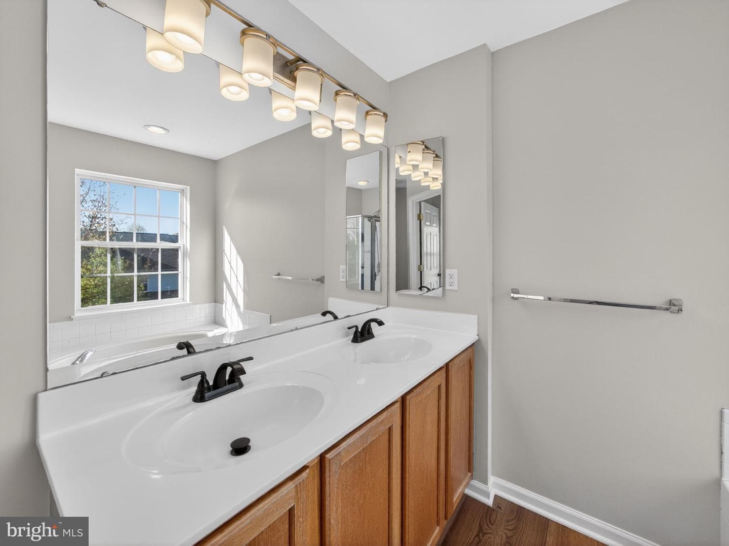 207 Windsor Court photo 35