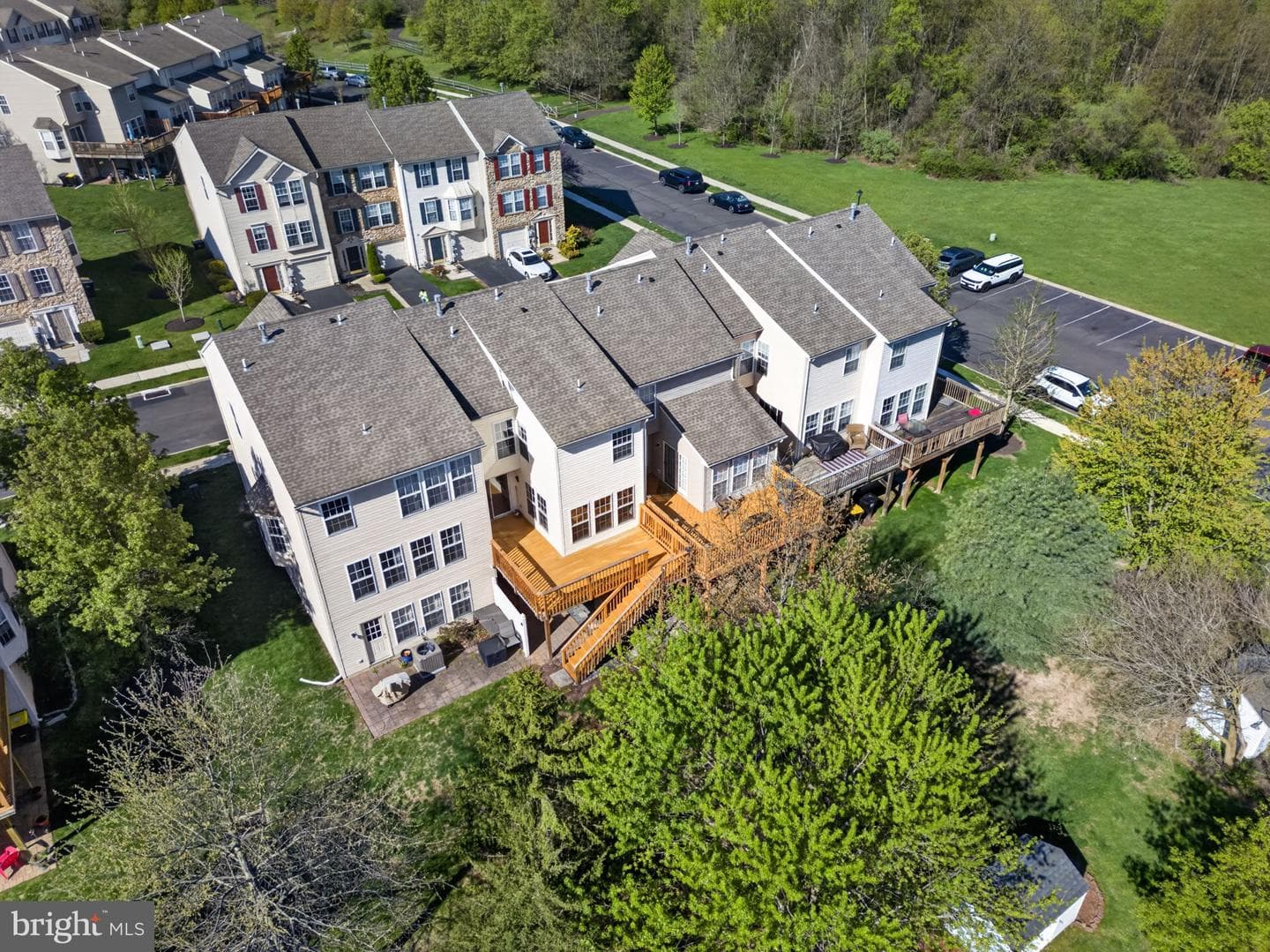 207 Windsor Court photo 44