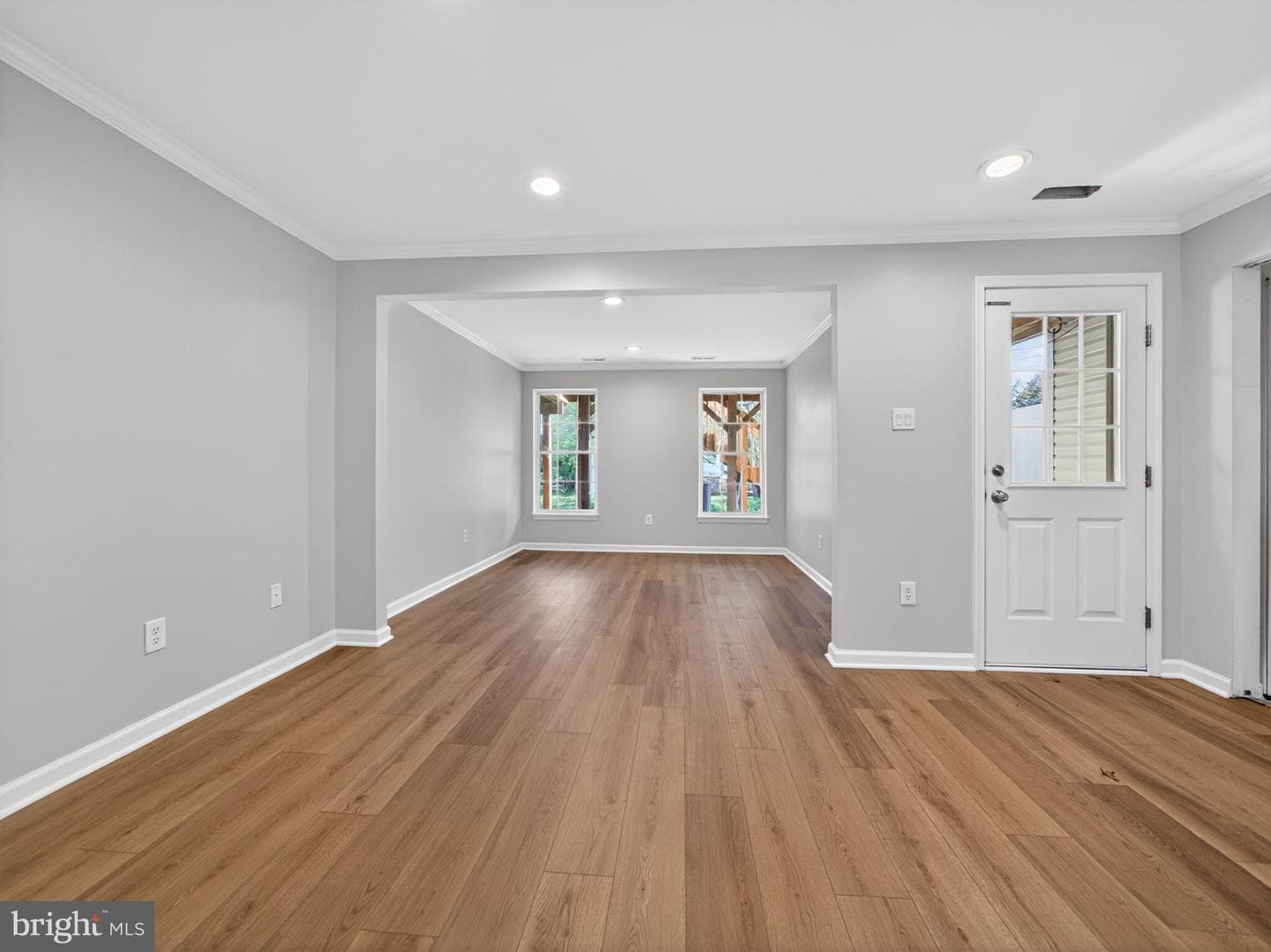 207 Windsor Court photo 6
