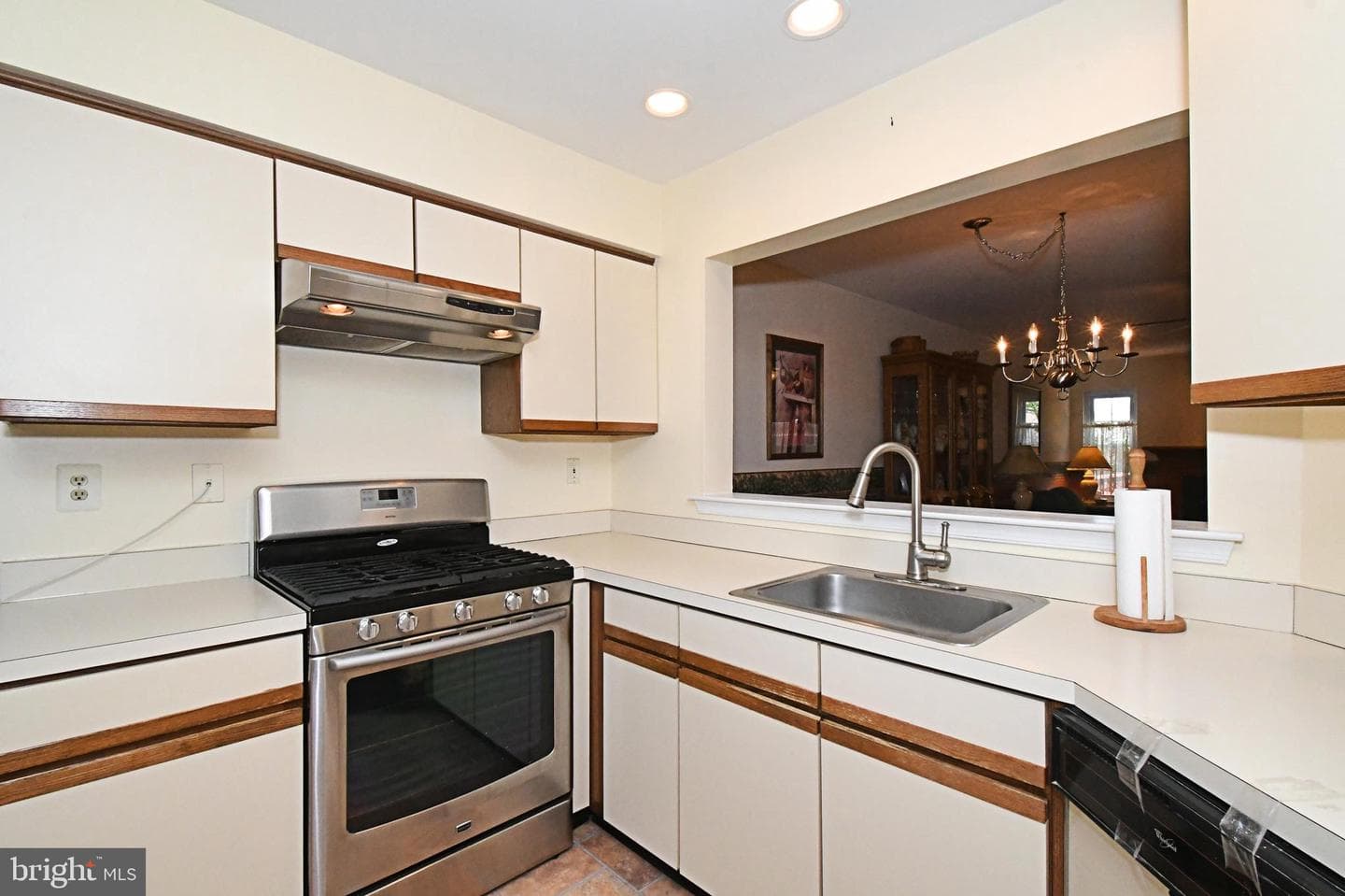 331 Ivanhoe Court photo 4