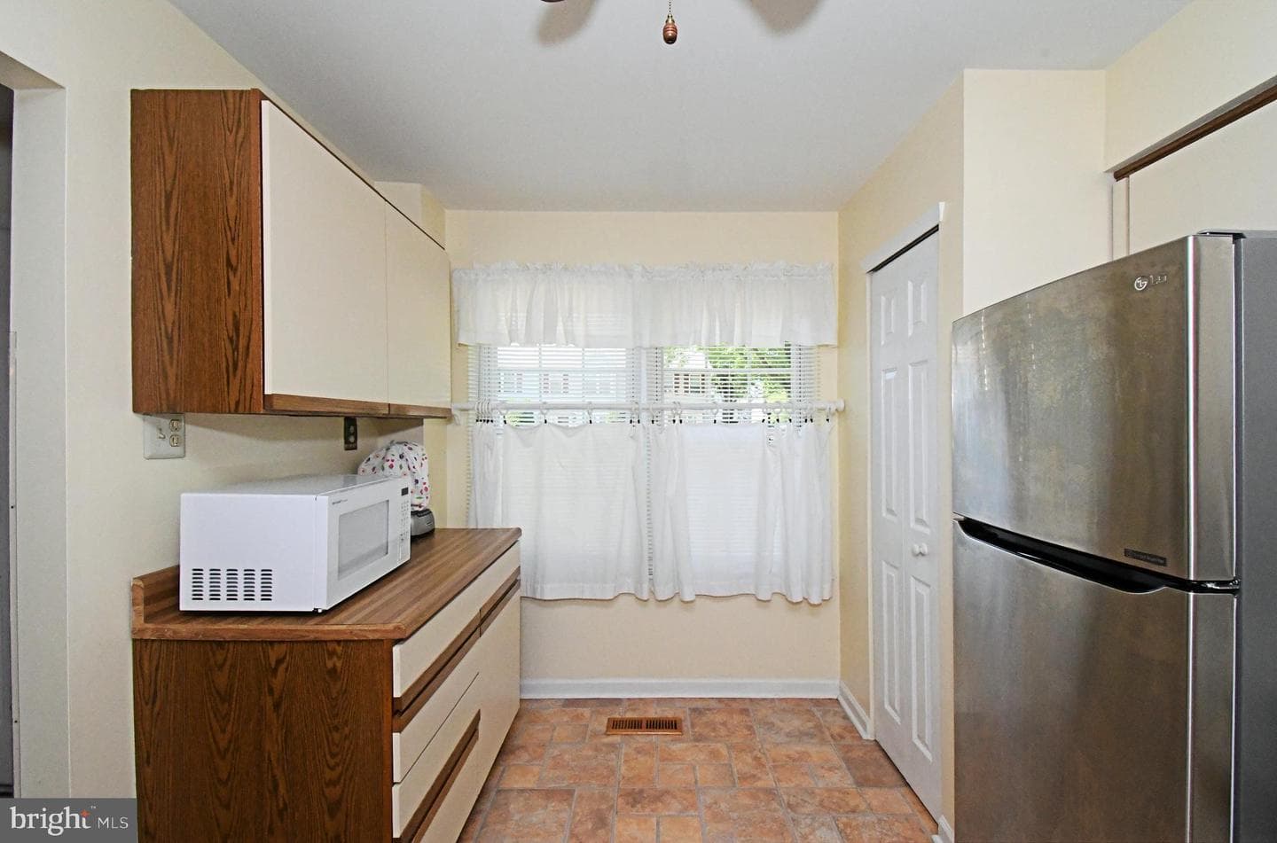331 Ivanhoe Court photo 8