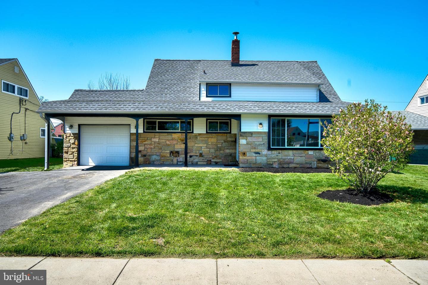 11 Whitewood Drive photo 3