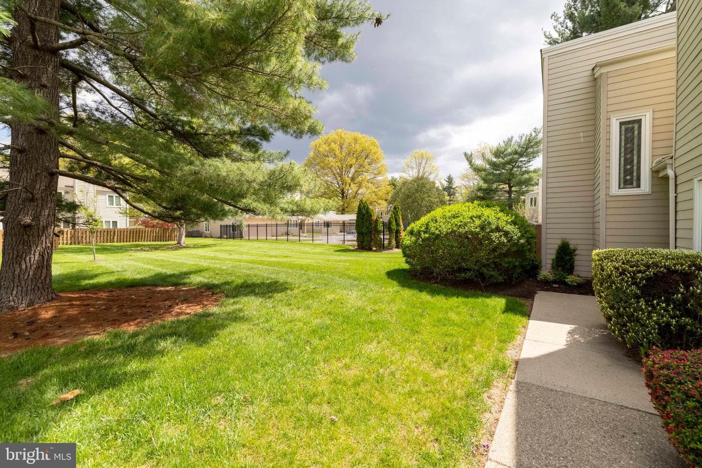 118 Westbury Court photo 37