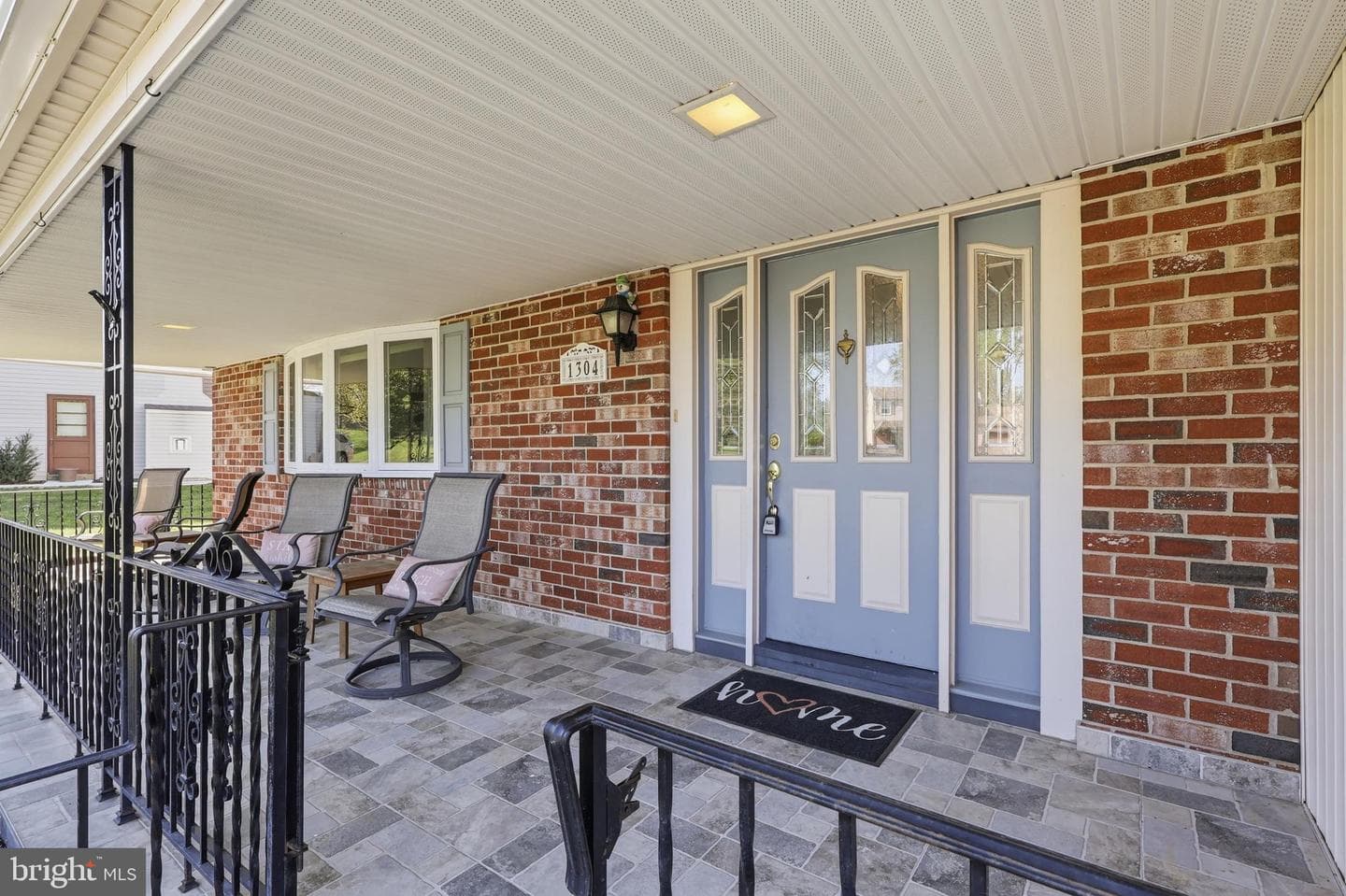1304 Sturbridge Drive photo 3