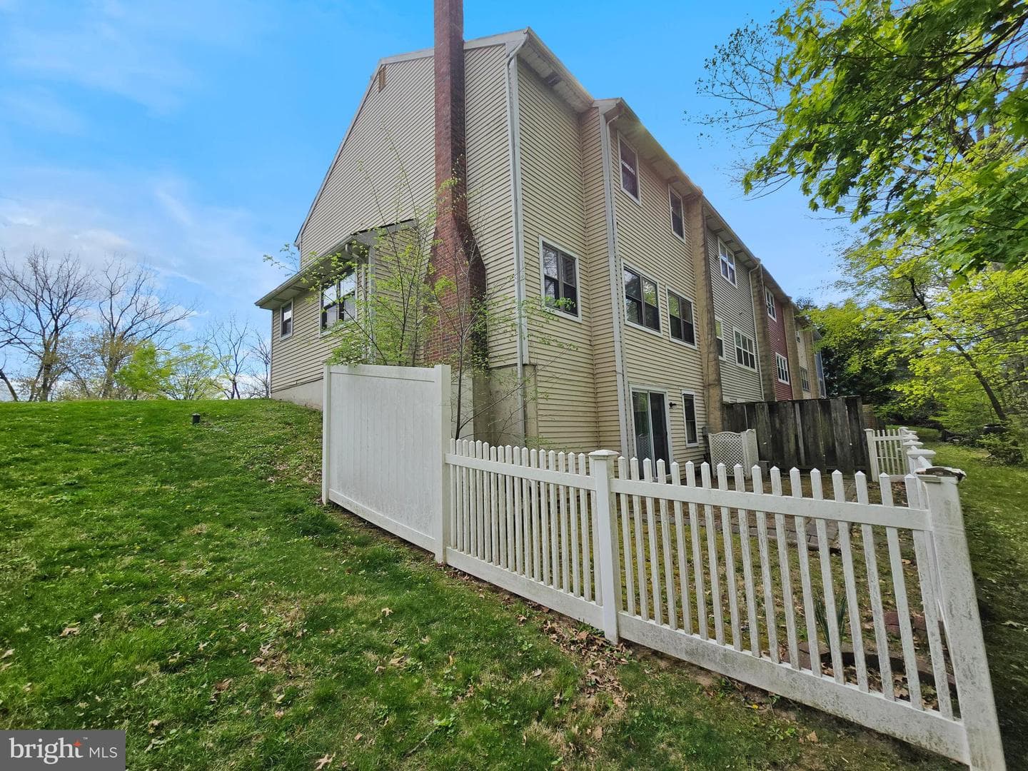 5 E Ridge Mews photo 4
