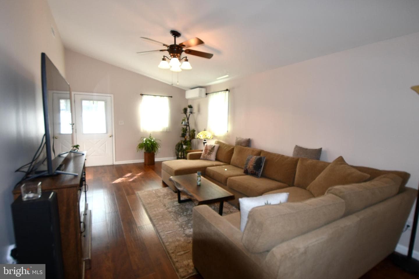 1654 Forrest Avenue photo 18