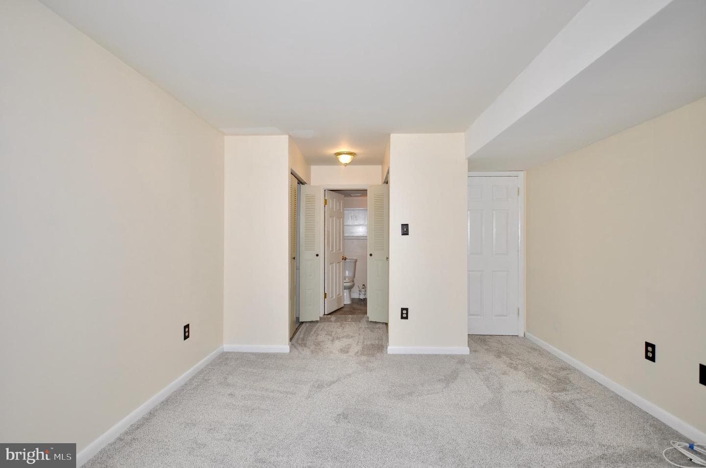 127 Allem Lane photo 17