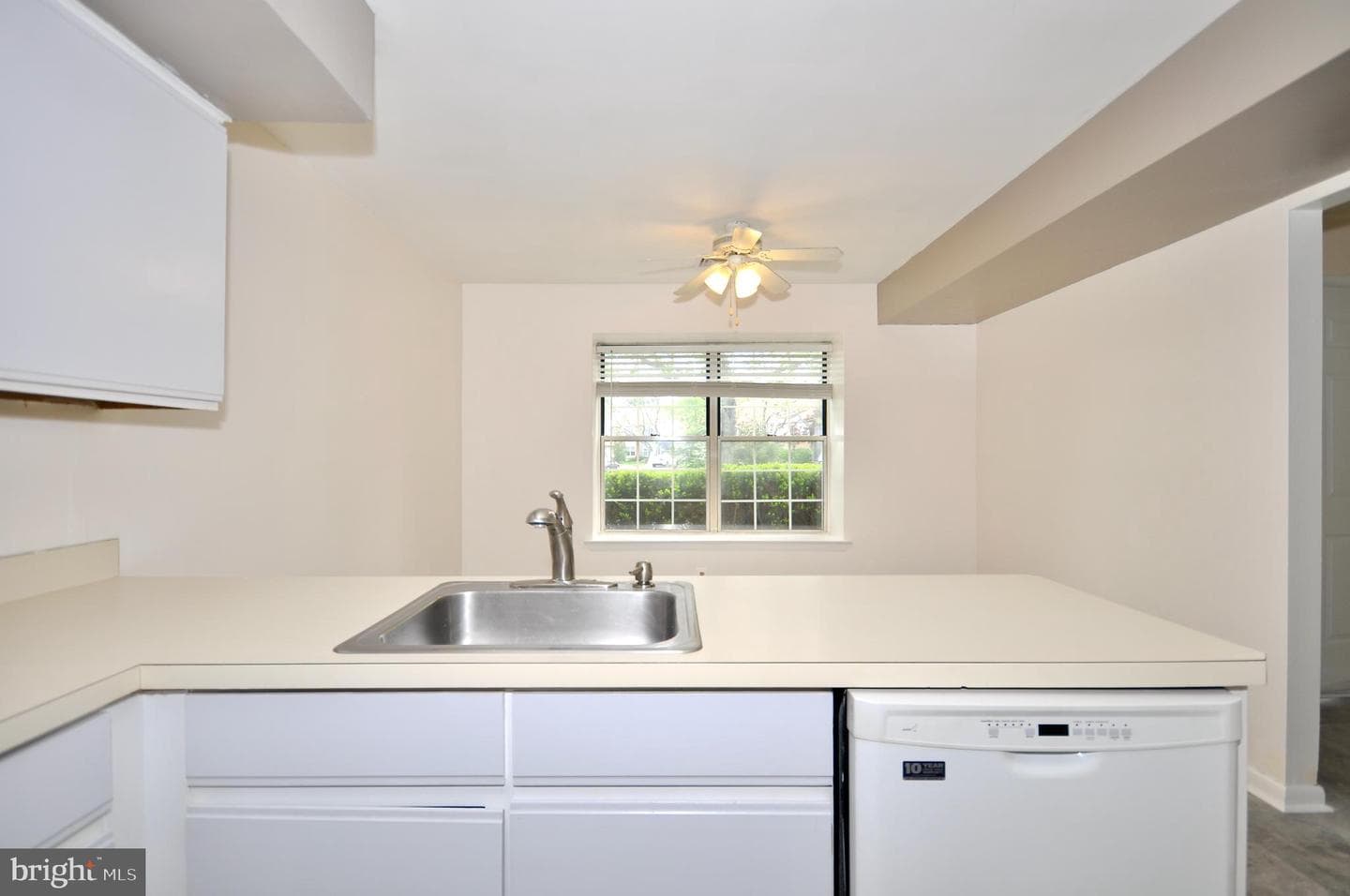 127 Allem Lane photo 4