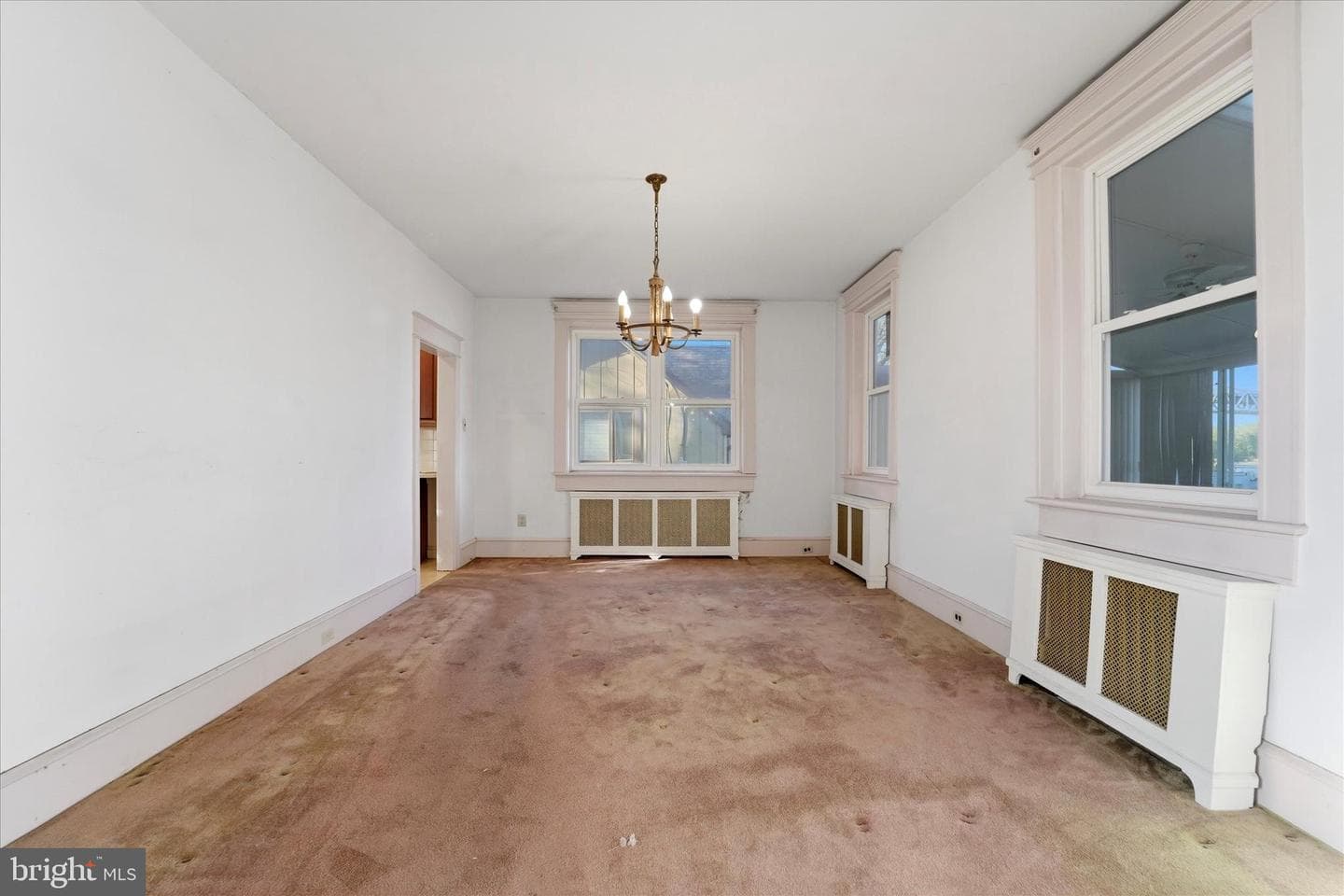 6514 N Radcliffe Street photo 8