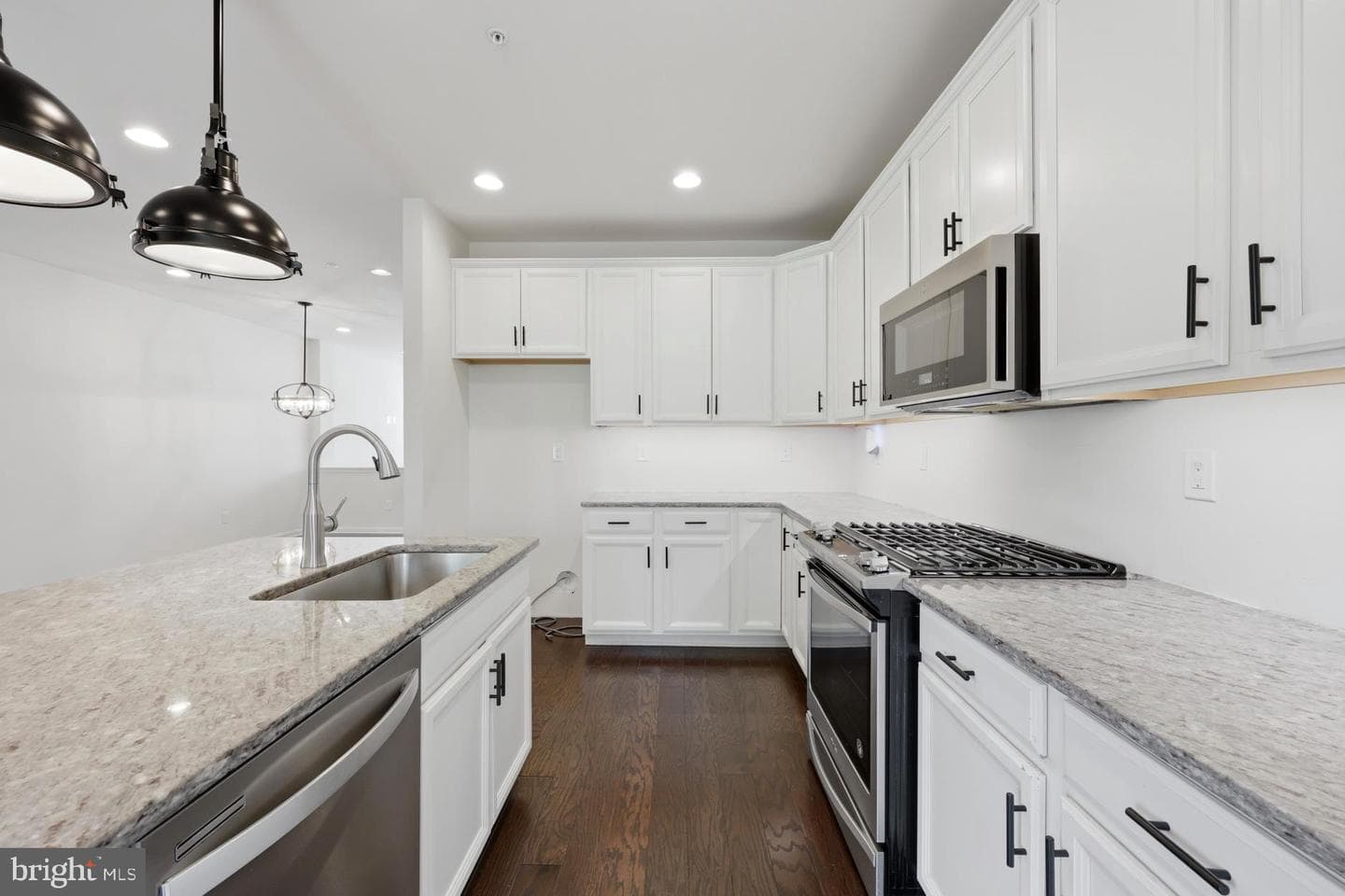 2219 Evin Drive photo 4