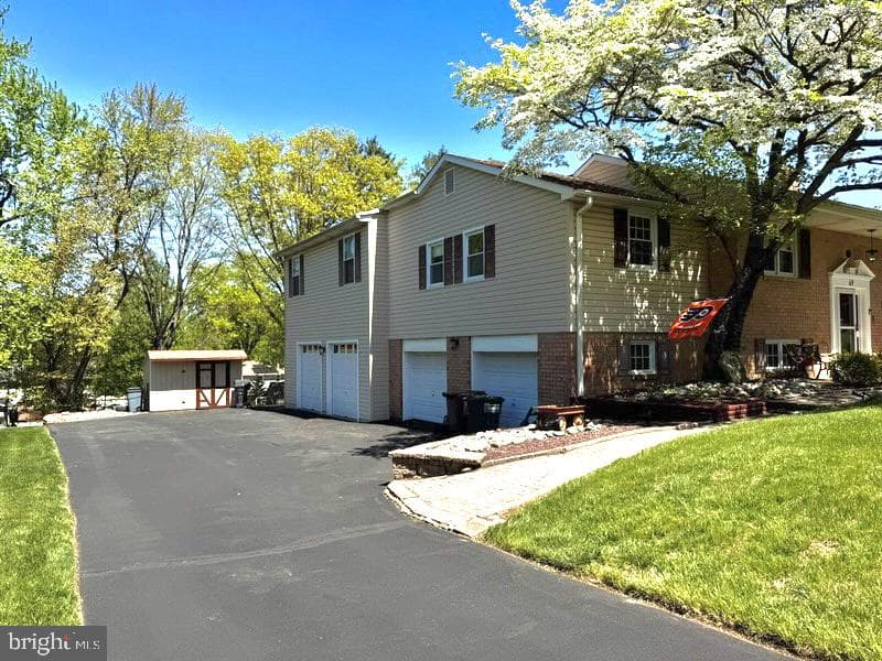69 Christopher Drive, Holland