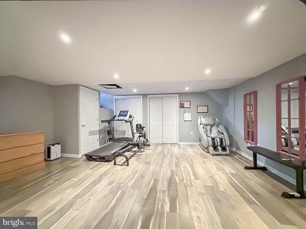 21 E Rotterdam Road photo 32