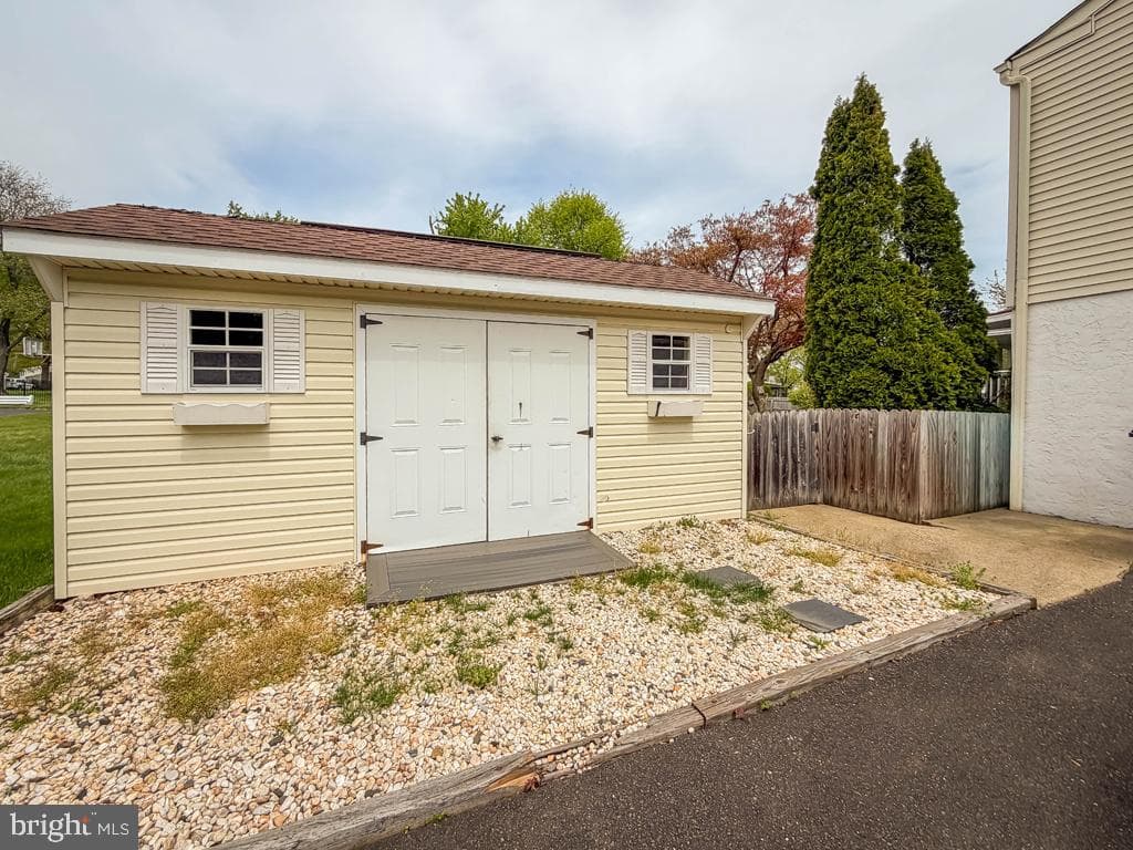 21 E Rotterdam Road photo 57