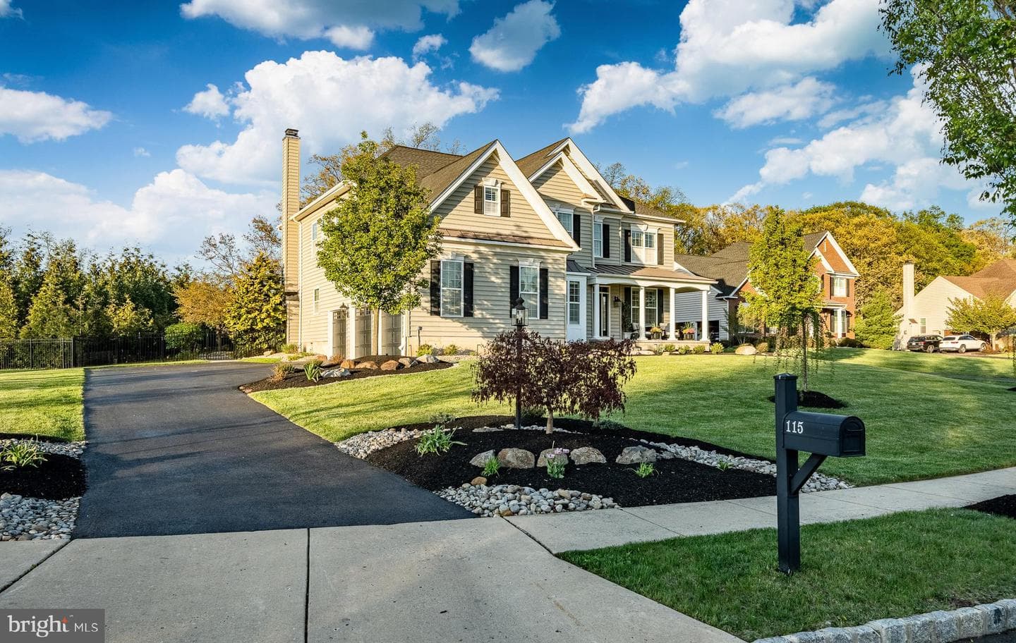 115 Chestnut Lane photo 4