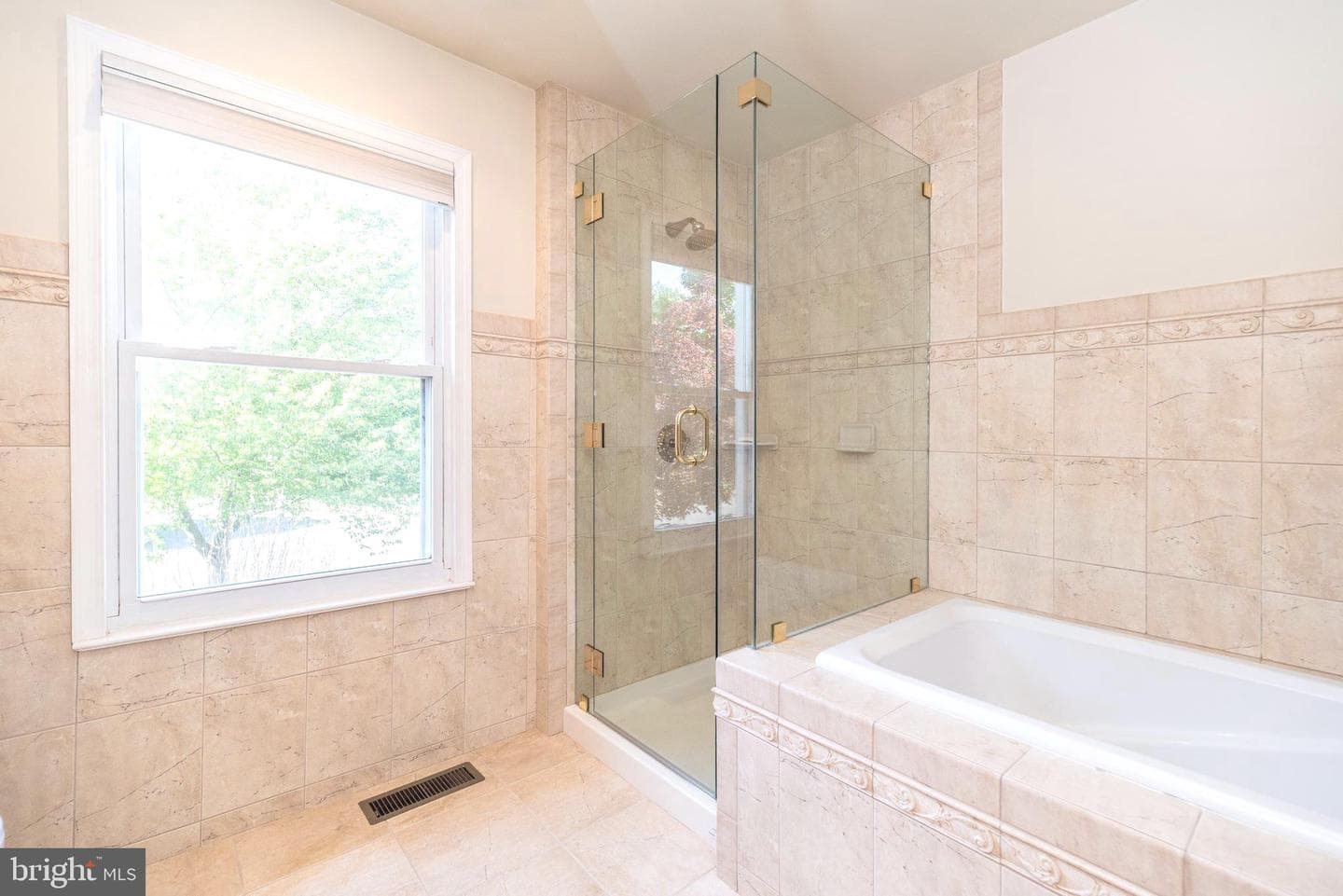 1607 Lakeview Circle photo 31
