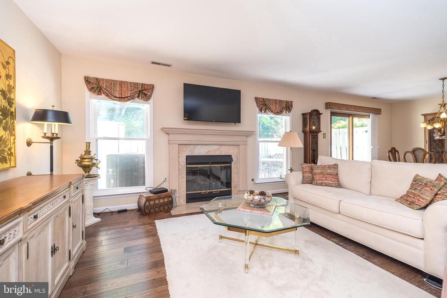 1607 Lakeview Circle photo 4