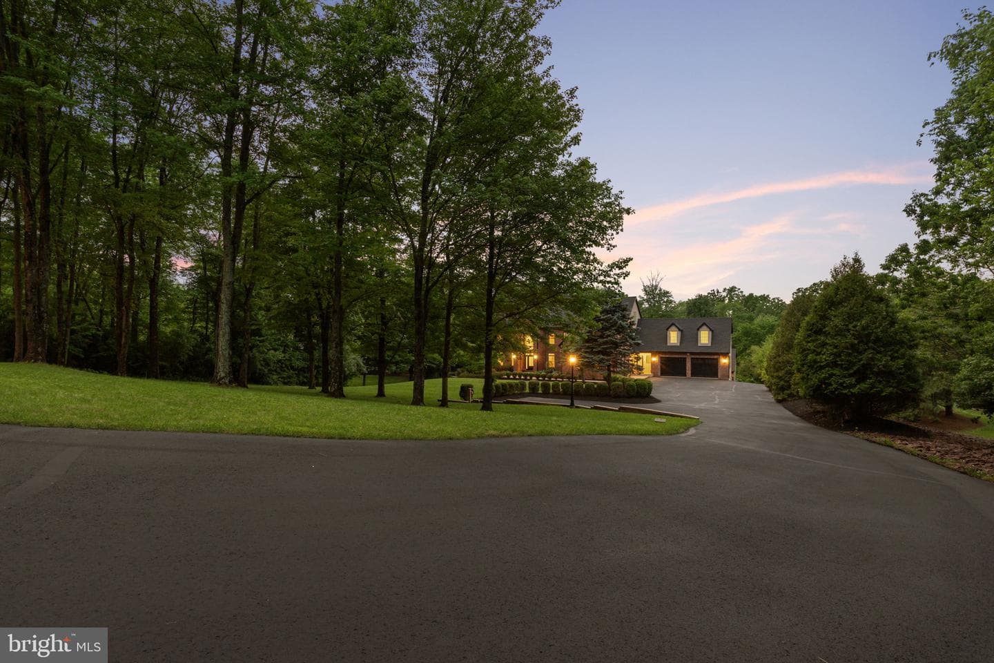 102 Pickwick Drive photo 106
