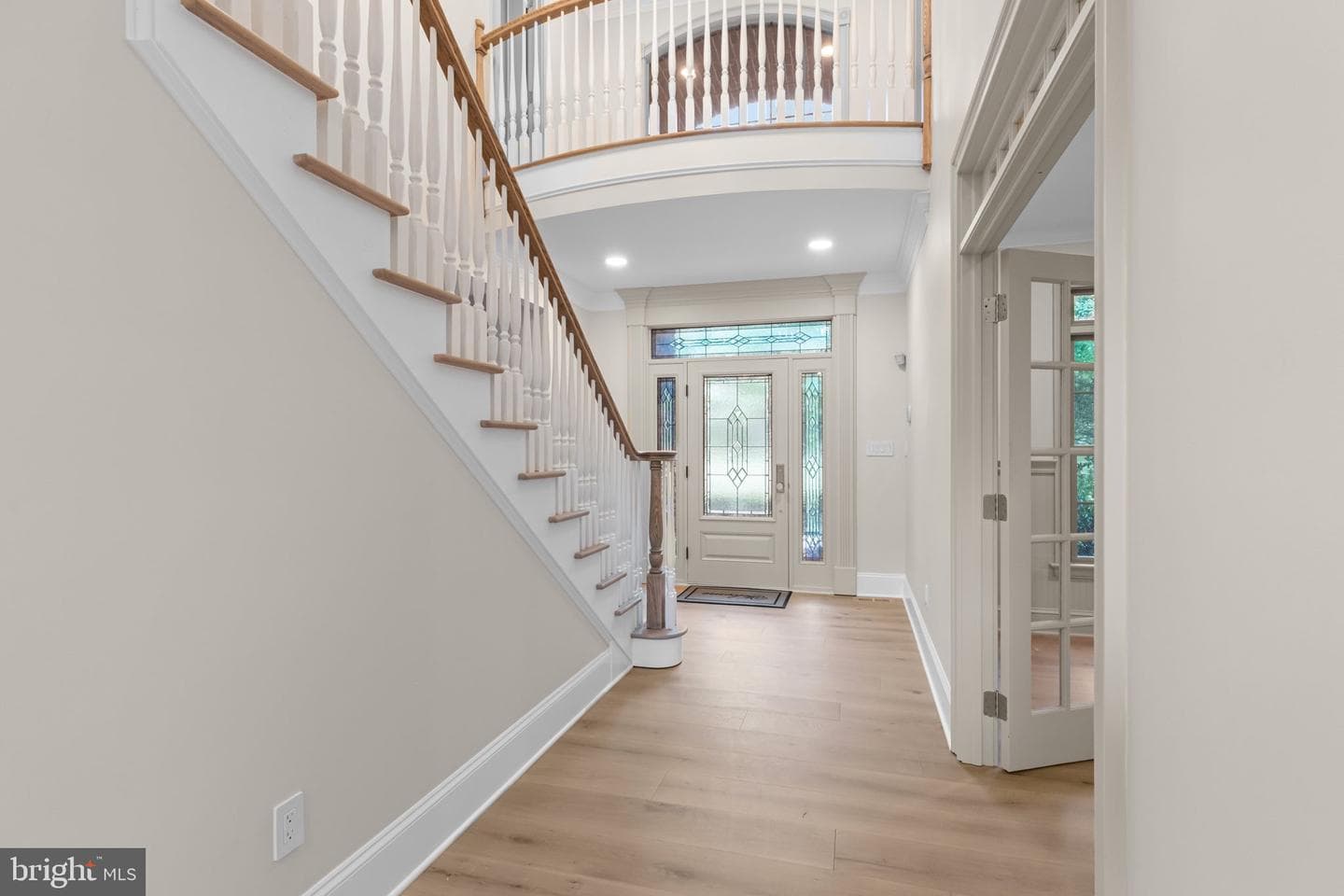 102 Pickwick Drive photo 6