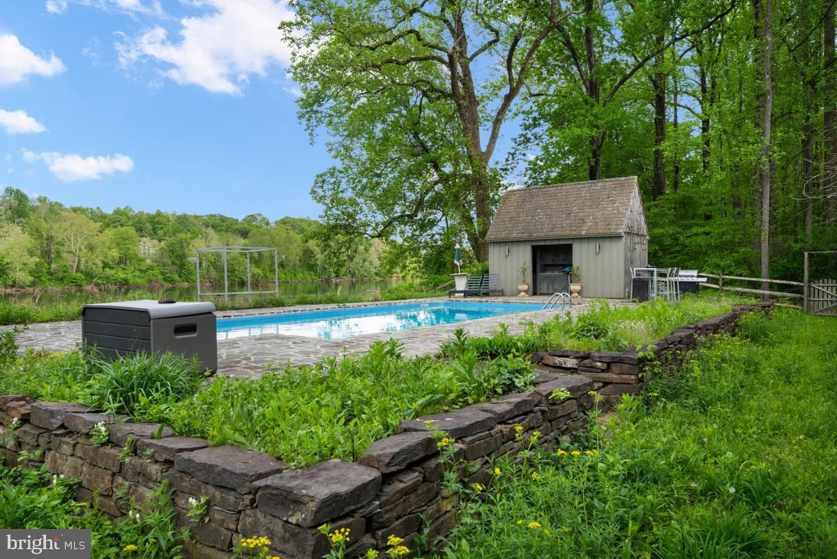 2710 River Road photo 70