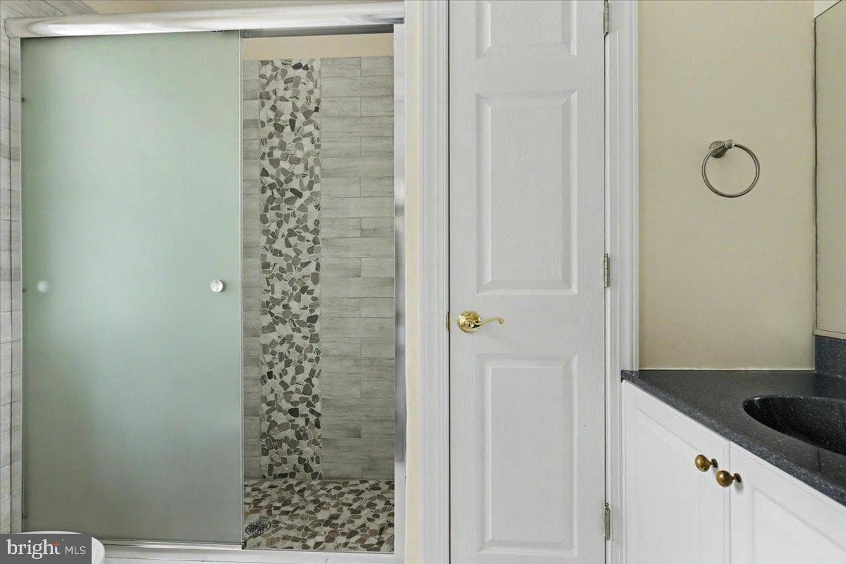 1558 River Road photo 33