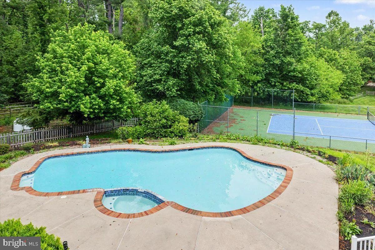 1558 River Road photo 47