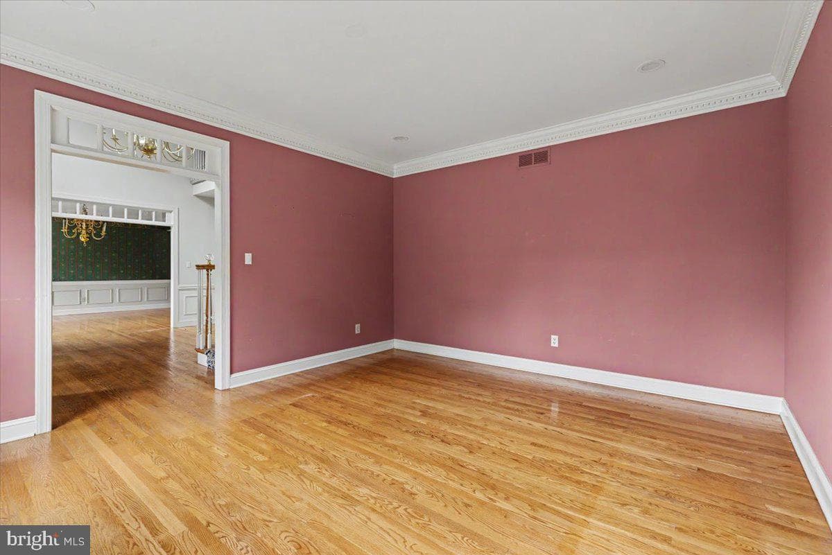 1558 River Road photo 9