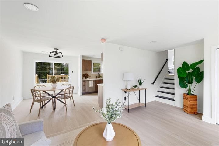 166 N Hawthorne Avenue photo 3