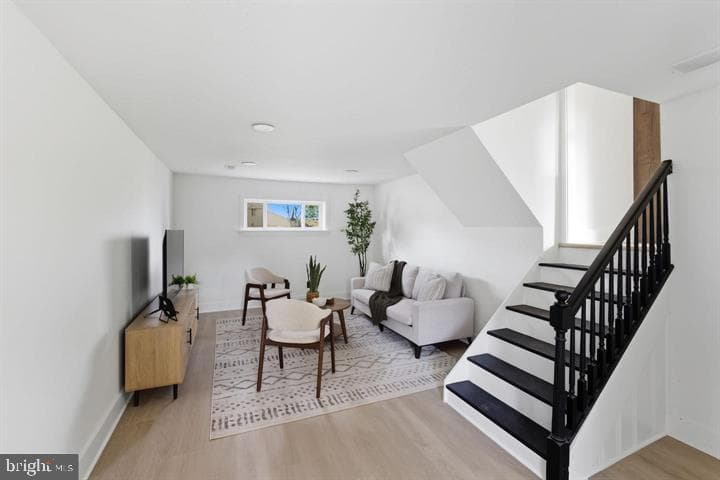 166 N Hawthorne Avenue photo 9
