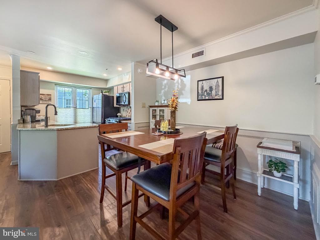 601 Society Place photo 6