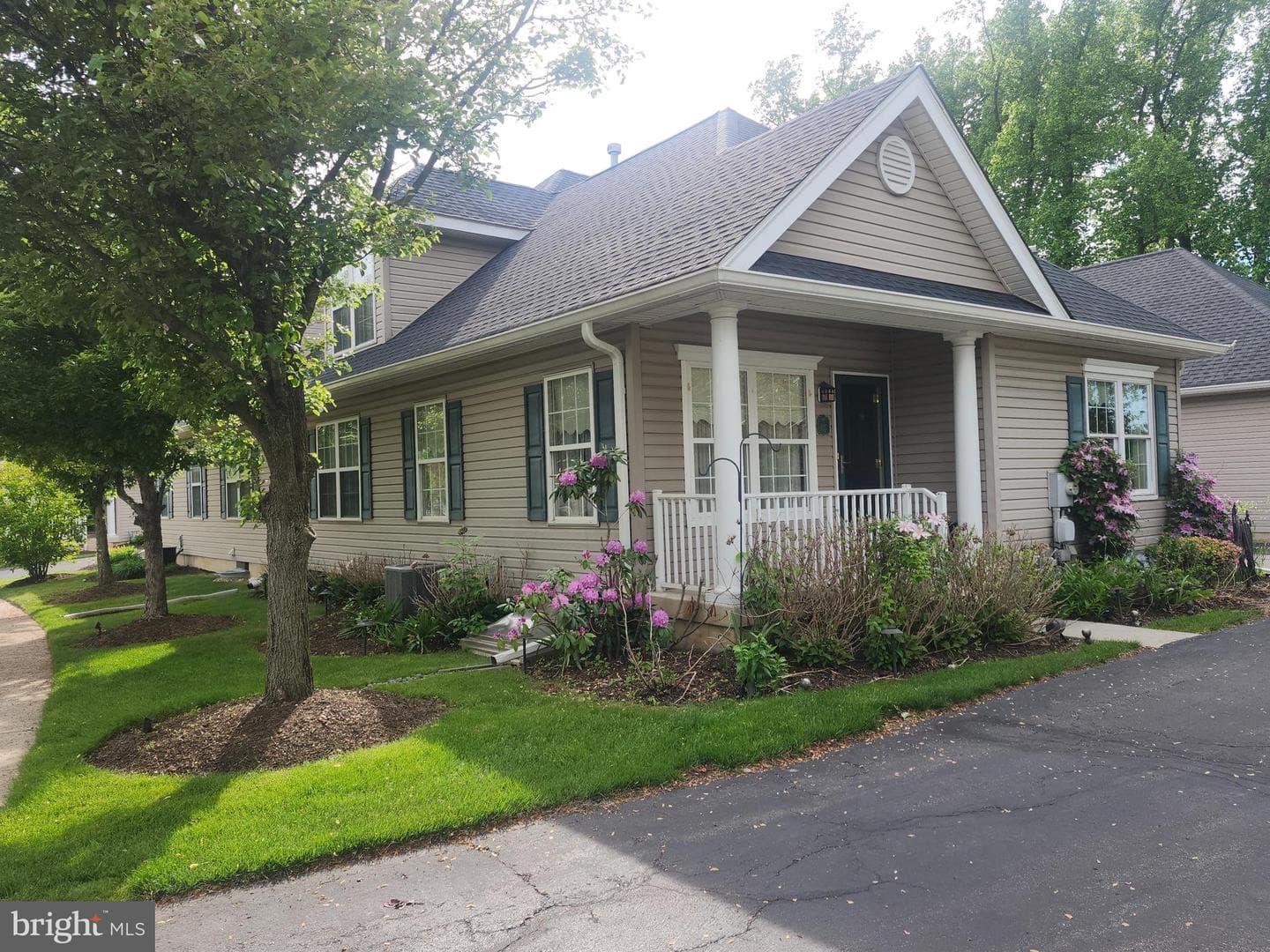 105 Liberty Dr photo 2