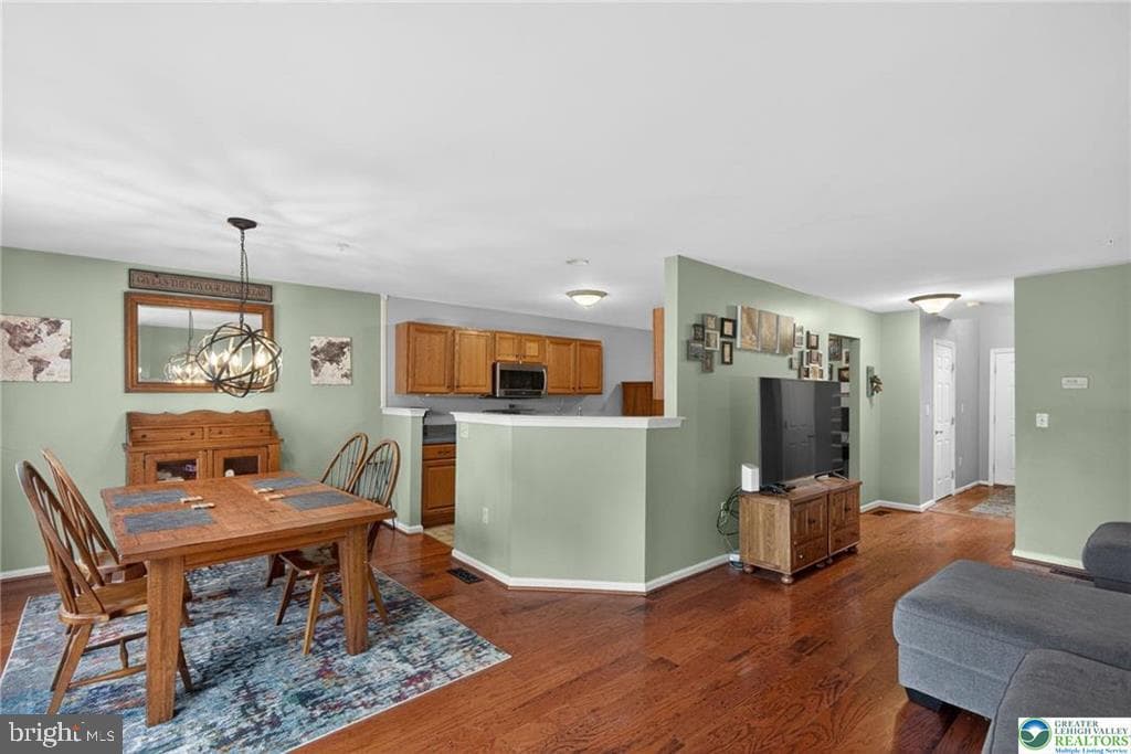 204 Hampshire Drive photo 14