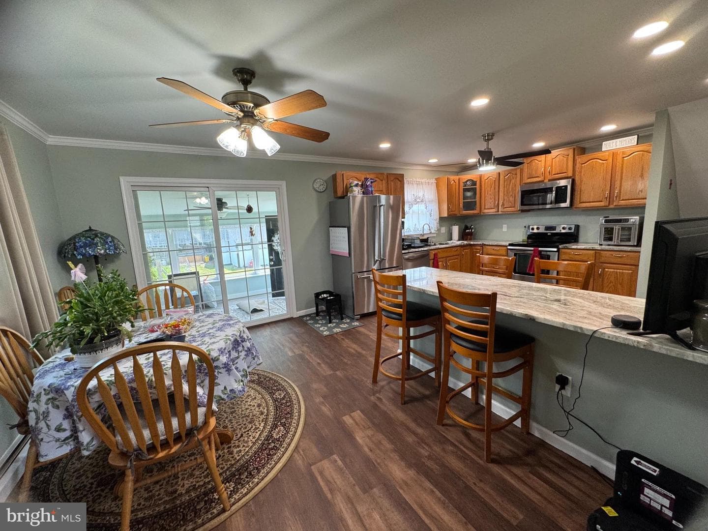 225 Park Ave photo 27