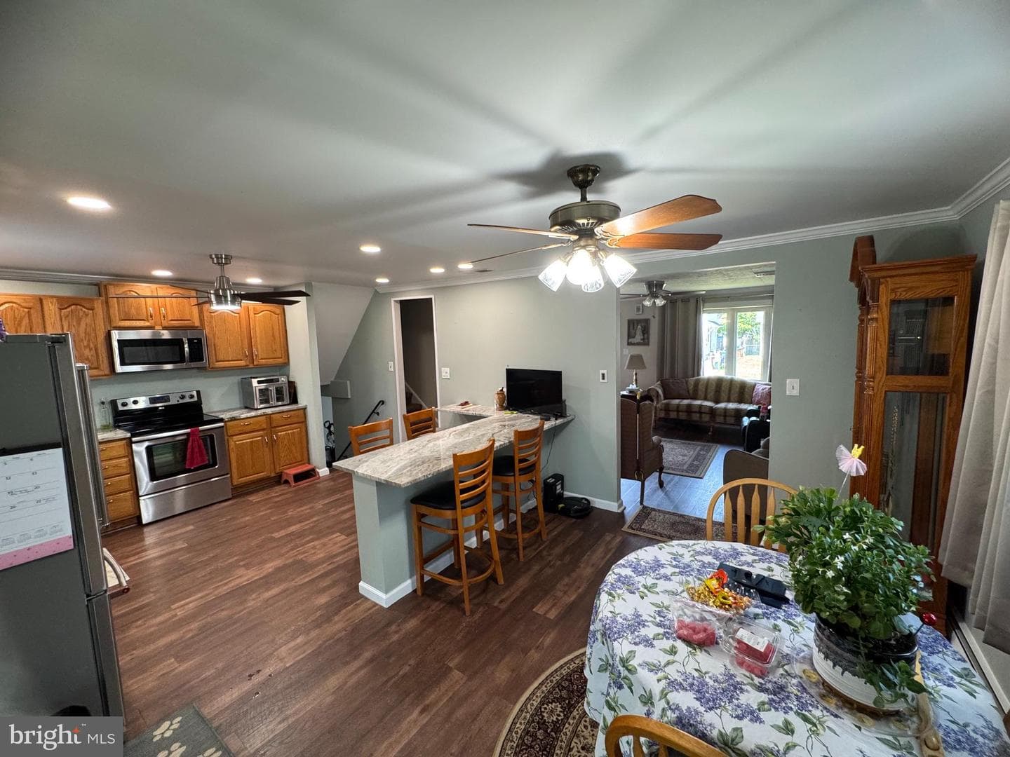 225 Park Ave photo 28