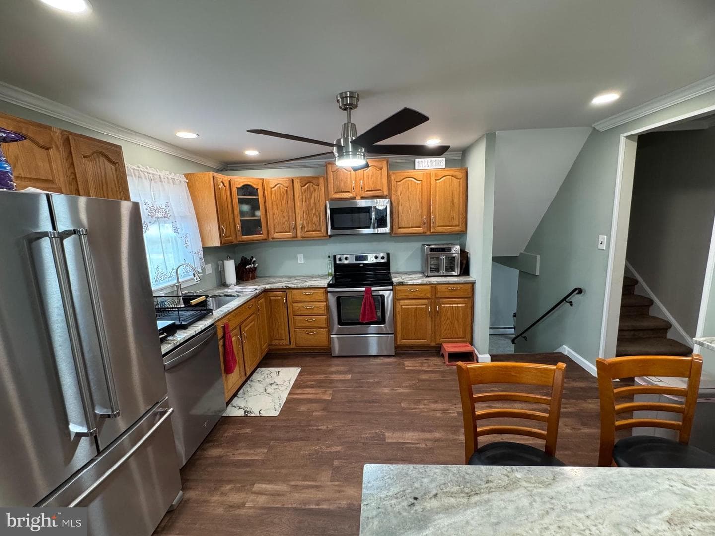 225 Park Ave photo 29