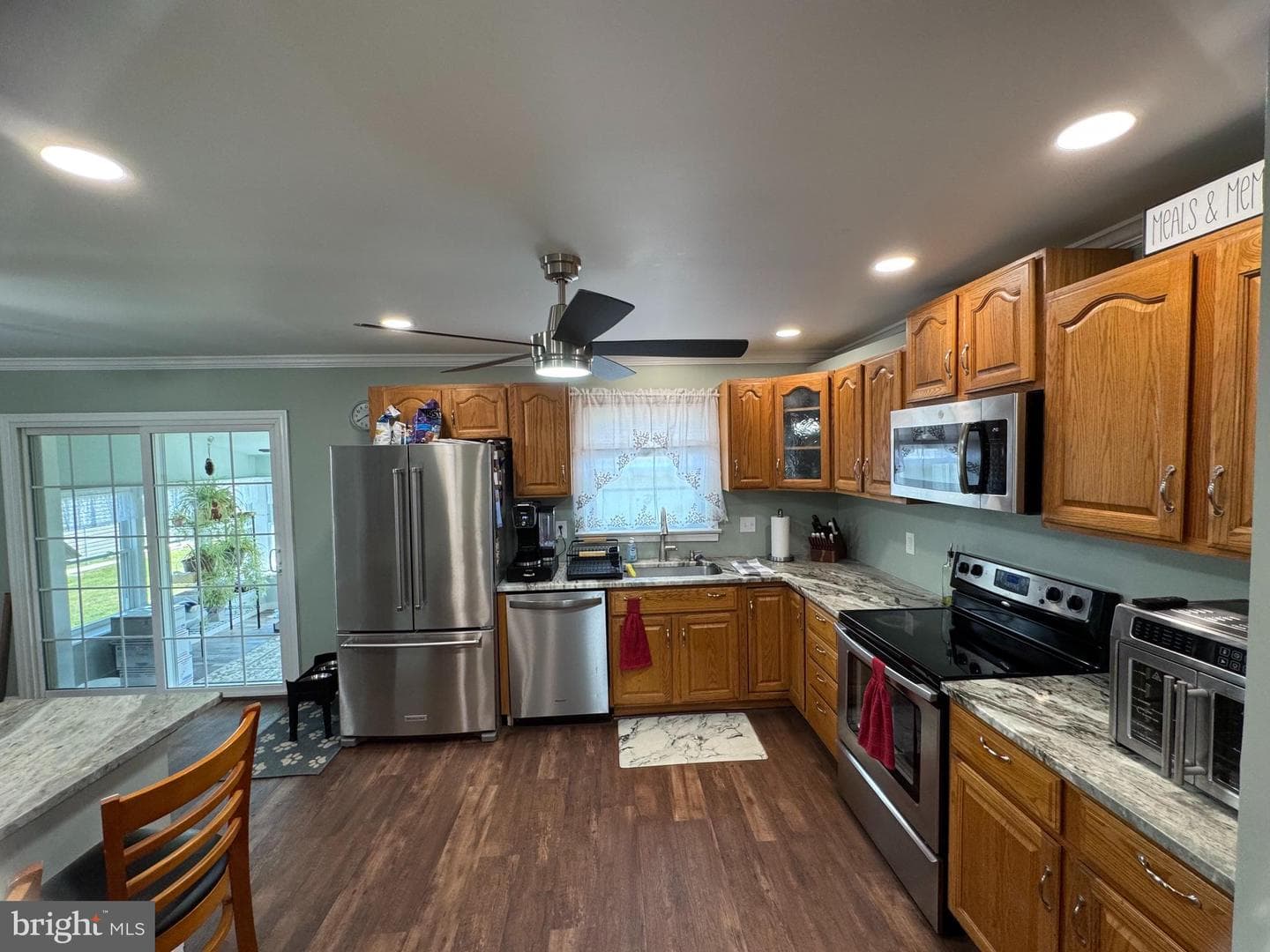 225 Park Ave photo 31