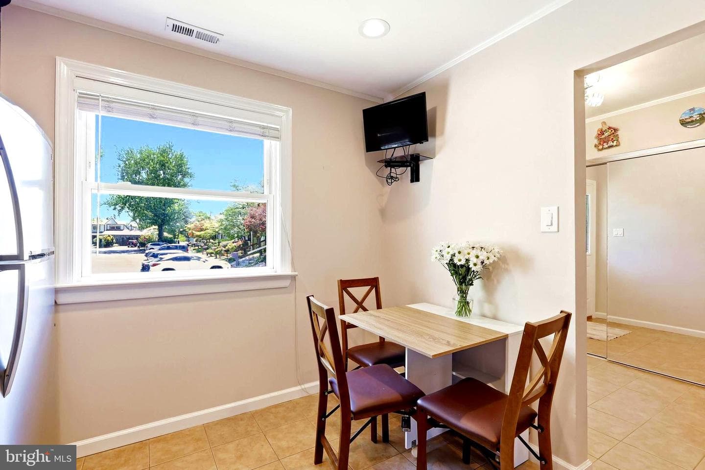 264 Clinton Court photo 4