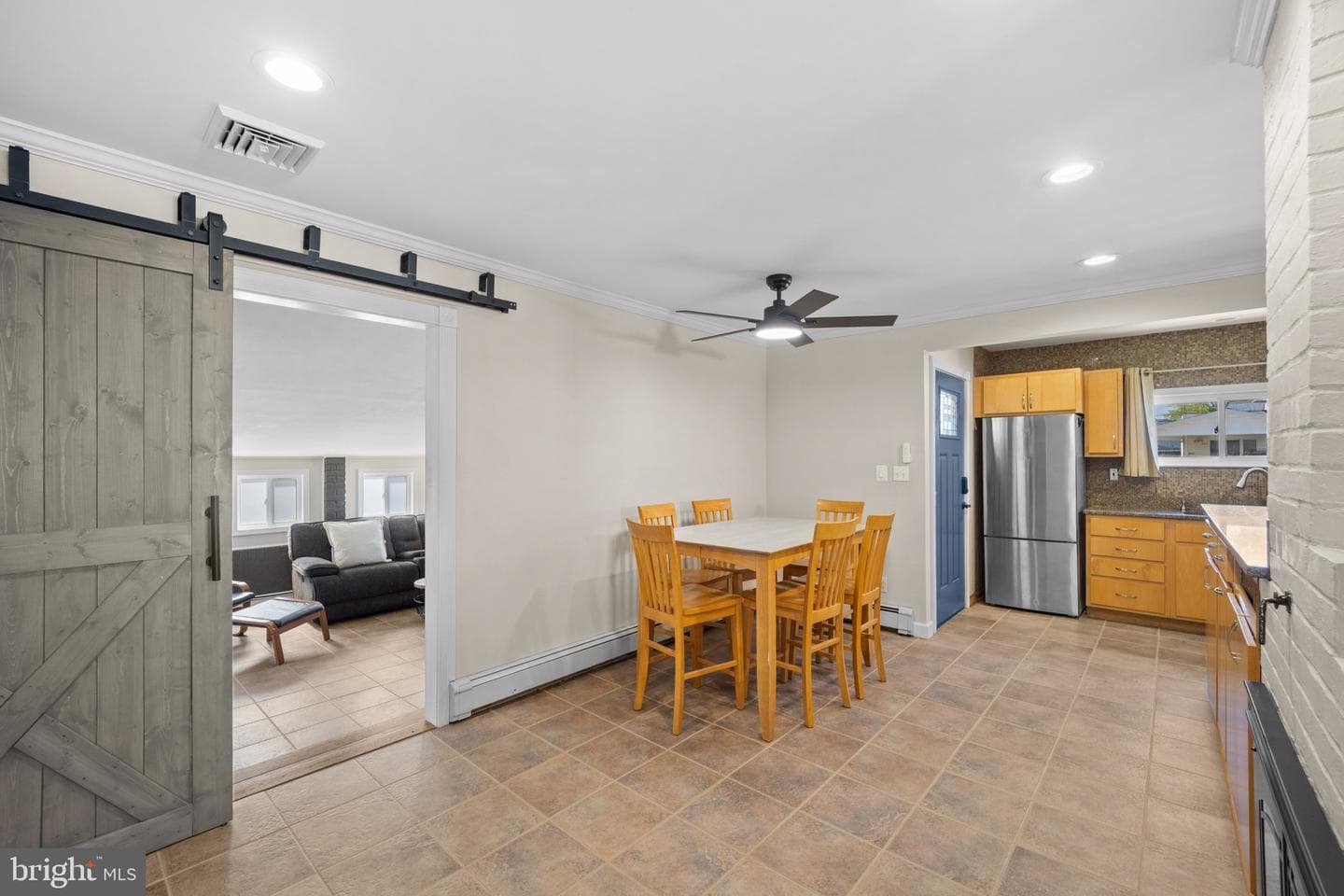 264 Goldenridge Drive photo 5