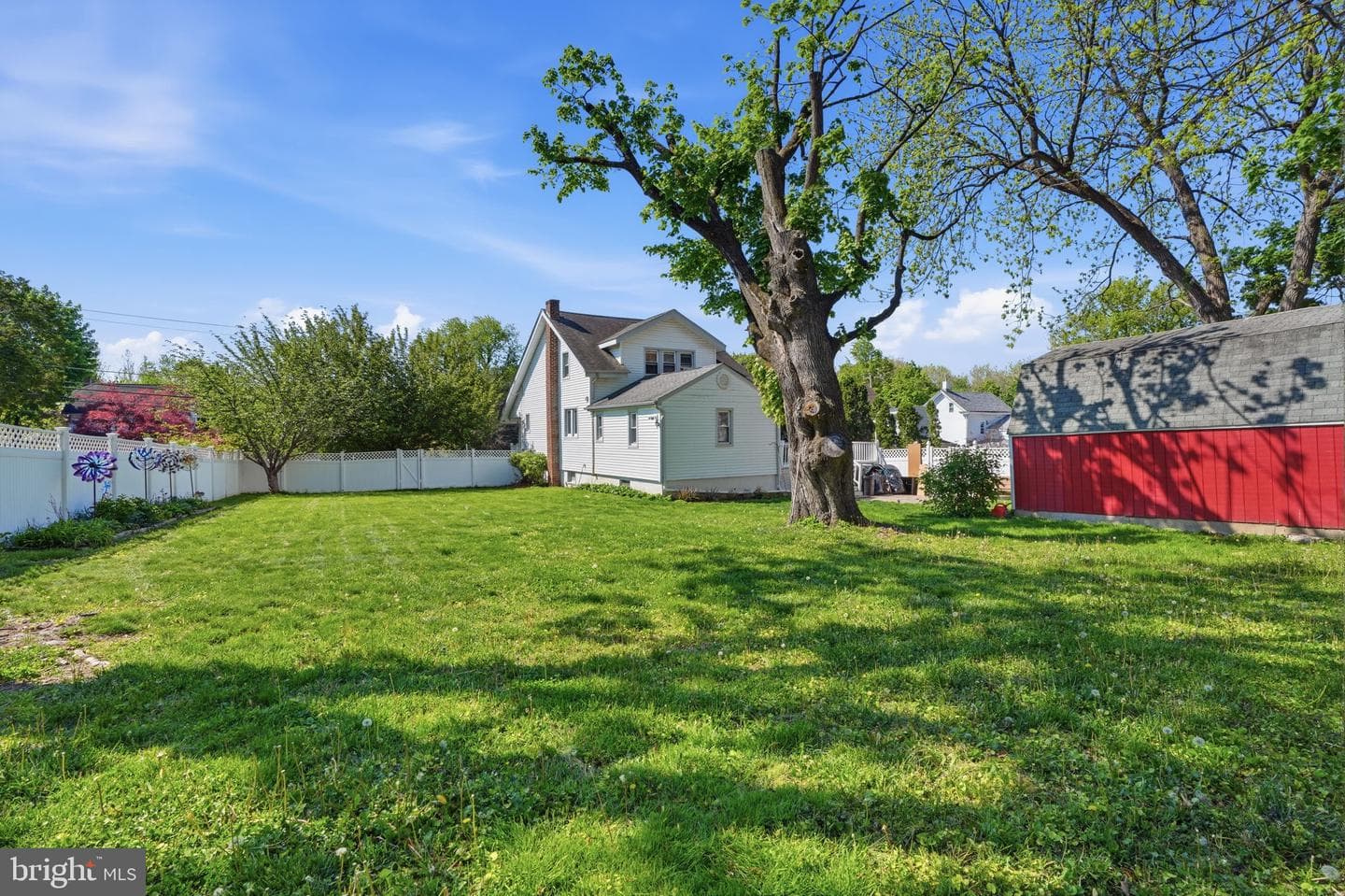 49 Maple Avenue photo 32